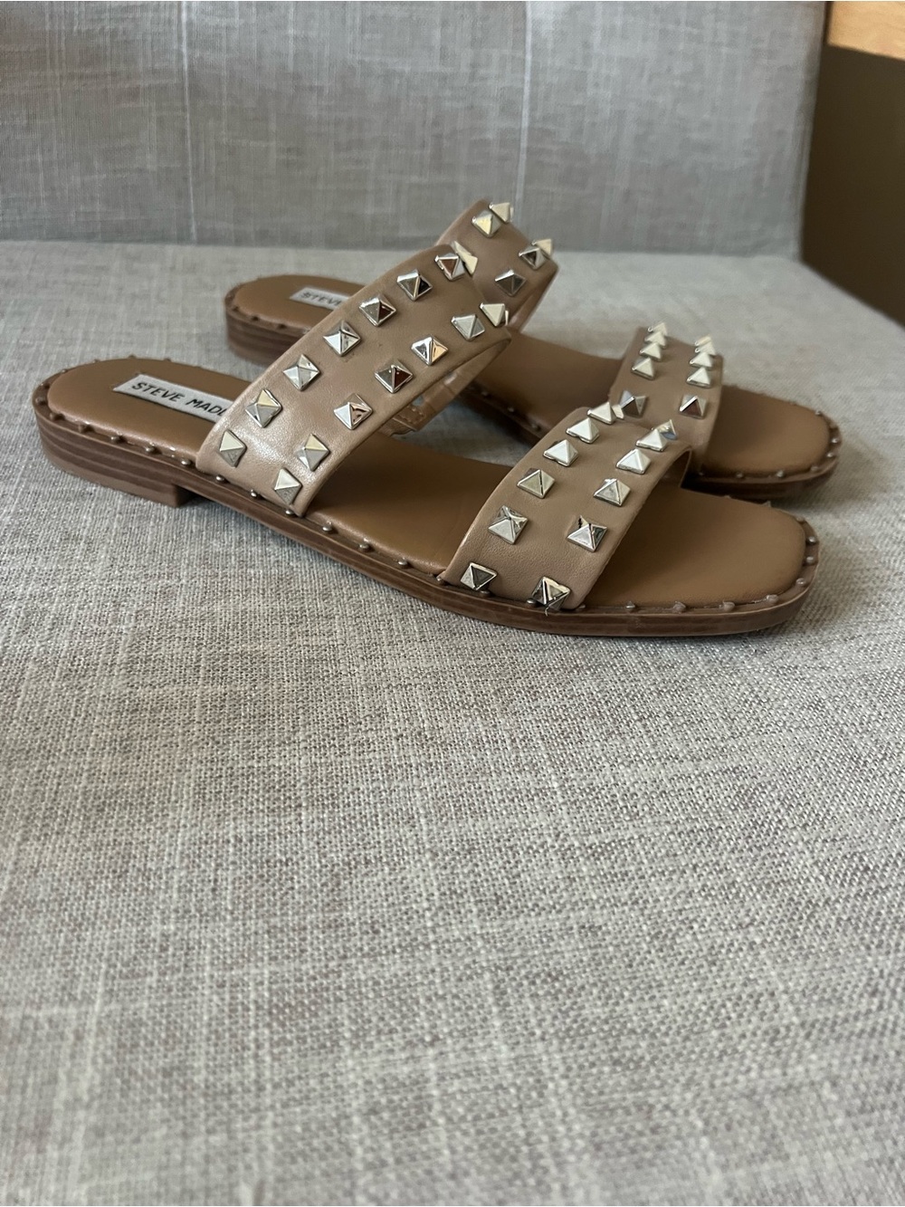 Steve Madden women’s Tan Studded Double-Strap Slide Sandals, Size 7.5. - Picture 2 of 6